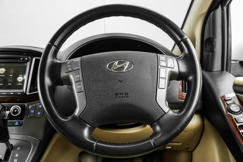 2019 HYUNDAI GRAND STAREX 2.5 VIP สีขาว ดีเซล ไมล์ 113602 กม. 9
