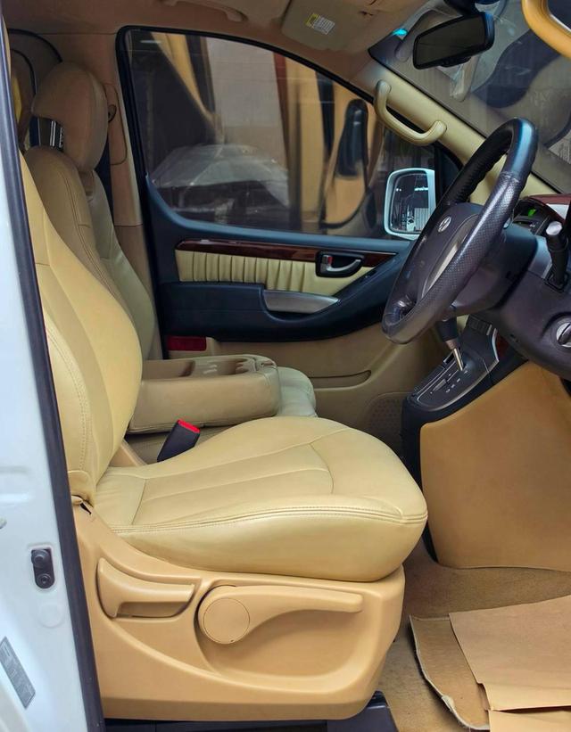 Hyundai H1 Grand Starex Premium 2012 รถมือเดียวป้ายแดง สภาพสมบูรณ์ ดูแลมาอย่างดี เซอร์วิสให้เรียบร้อย ยางใหม่ 2026 / แบตใหม่ 2026 รูปที่ 9