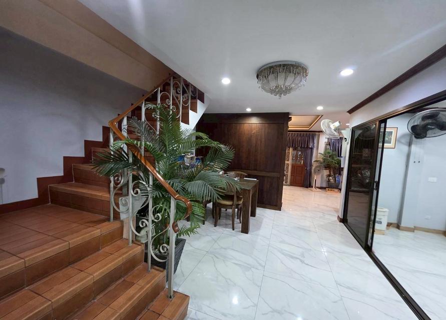 ขายบ้าน3ชั้น รีโนเวทใหม่ใกล้ BTSบางจาก เพียง 2.5km.-สุขุมวิท93 แยกพึ่งมี50/24 ขนาด32ตร.ว. 12