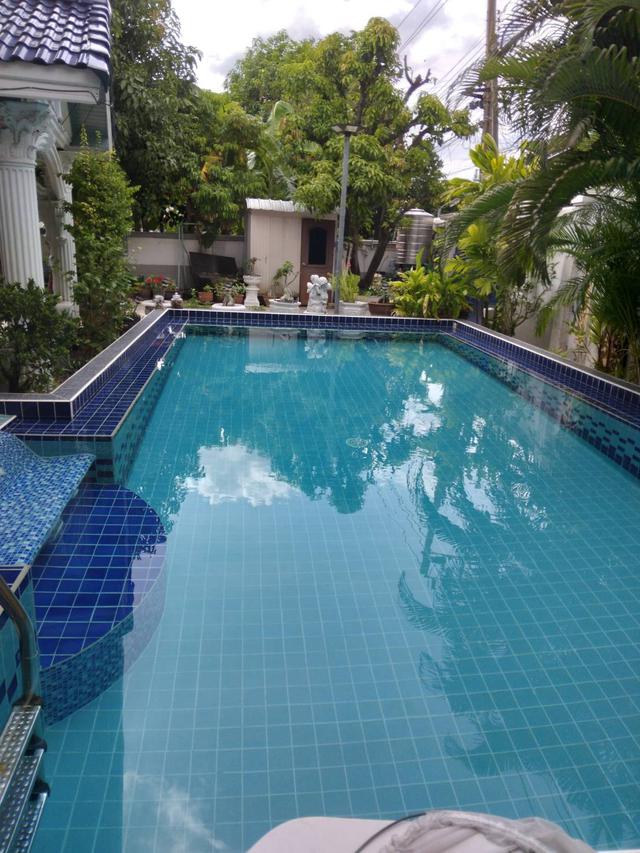 Sale Nice House fully decorated with big swimming pool at Suan Luang Pattanakarn Road 2