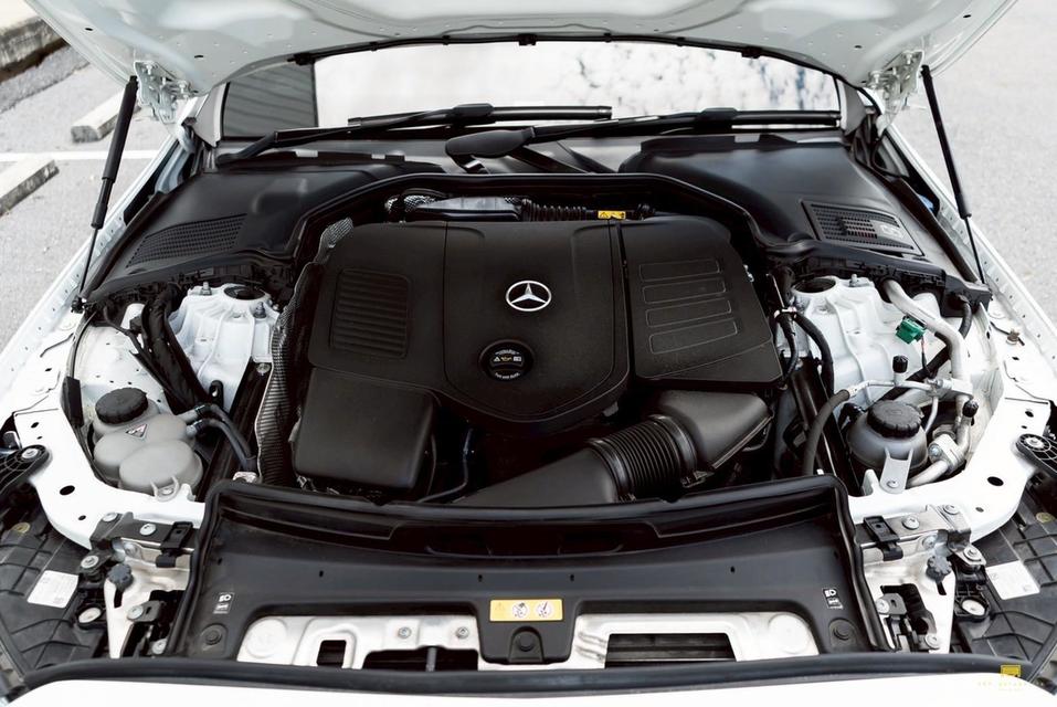 Mercedes-Benz C350e | 2022 | สีขาว รูปที่ 19