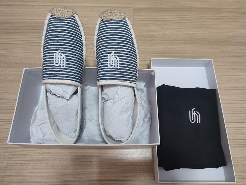 ส่งต่อรองเท้าใหม่แกะกล่อง size 40