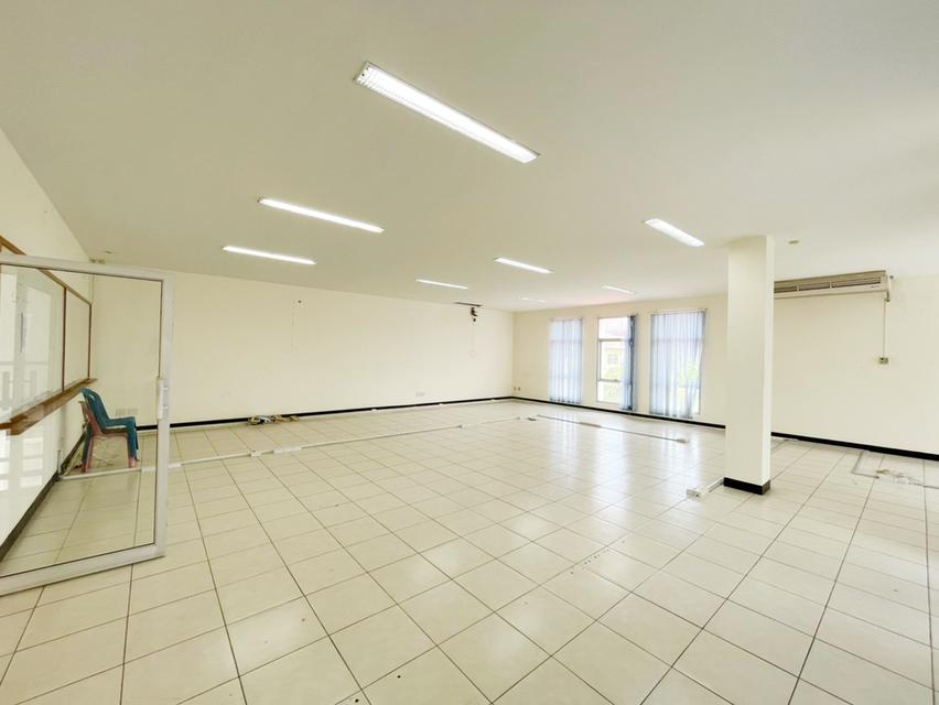 ที่ดินพร้อมอาคารสำนักงาน 4
