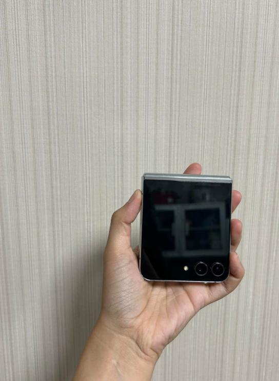 Samsung Galaxy Z Flip 5 มือสอง งานดี 6