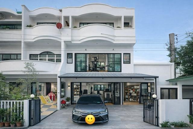 ลาดพร้าว1-15 ให้เช่าทาวน์โฮมหลังมุม3ชั้น 52ตร.วา. เซ็นทรัล ลาดพร้าว 1กม. 3-4นอน MRTลาดพร้าว 400ม. 8แอร์ 202ตร.ม. รร.นานา 1