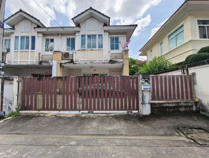 หมู่บ้านพฤกษาวิลล์ 16 ถนนรังสิต – นครนายก ต.ประชาธิปัตย์ อ.ธัญบุรี จ.ปทุมธานี