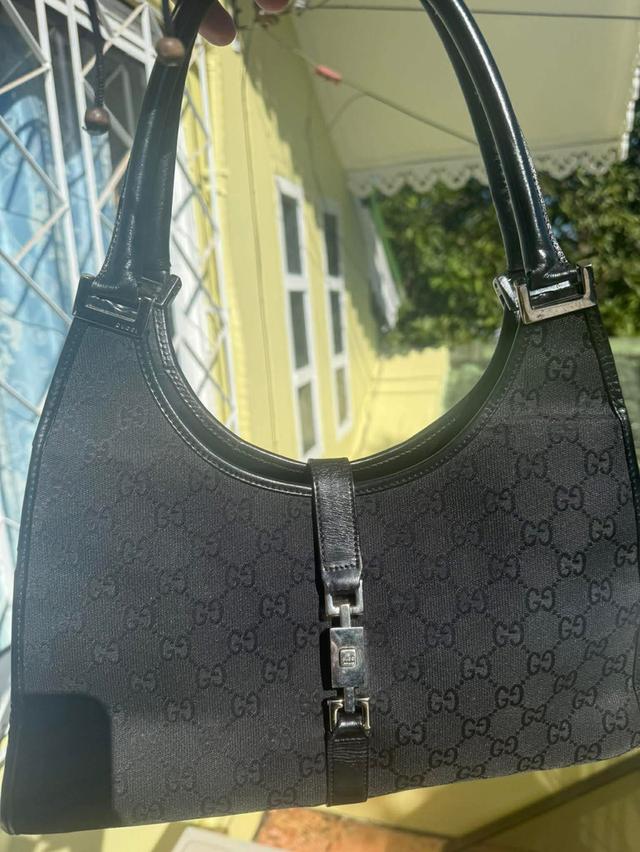 กระเป๋า เสื้อ แบรนด์