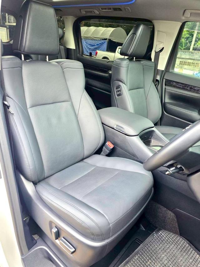 Toyota ALPHARD 2.5SC PACKAGE สีขาว ปี 2024 ไมล์ 60,000 กม. 8