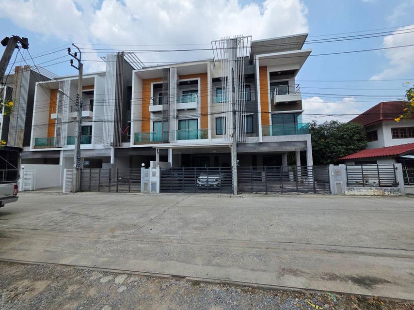 ขายที่ดินหน้ากว้าง 38 เมตร 244 ตารางวา ทำเลถนนสุขาภิบาล 5 (โซนวัชรพล-สายไหม) แขวงท่าแรง เขตบางเขน 6