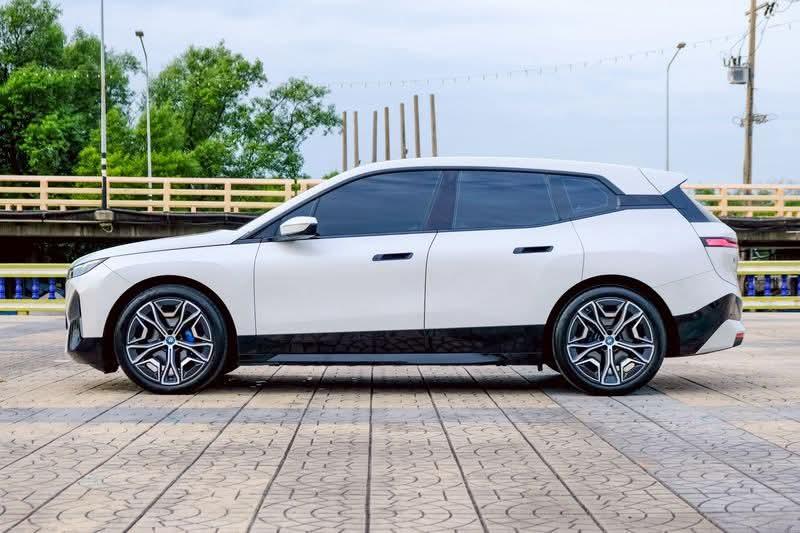 iX xDrive40 SPORT RHD I20