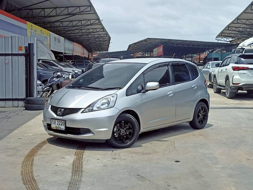 HONDA JAZZ 1.5 S เกียร์AT สีเทา ปี2008เบนซินเลขไมล์ 316,800 กม.ราคา 189,000 บาทโทร 0930208482 รินรหัสรถ 6B801