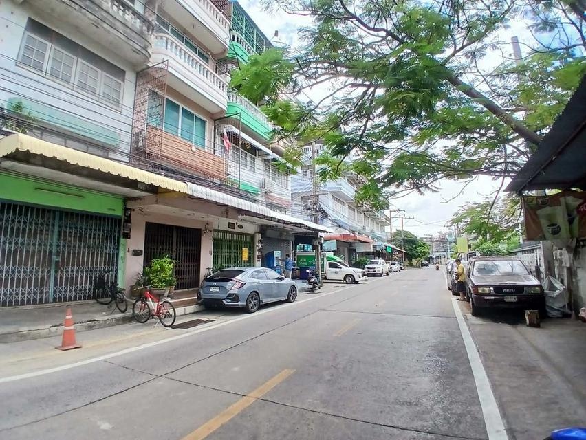ขายอาคารพาณิชย์ 3 ชั้น ซอยลาดพร้าว87 แยก8 ถนนลาดพร้าว 3