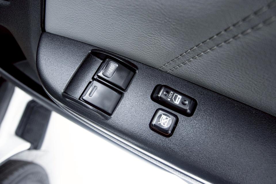 TOYOTA VENTURY 2.7 V 2010  9