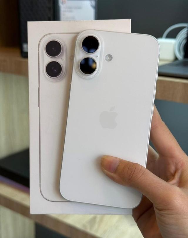 ขาย iPhone 16 128GB สี White