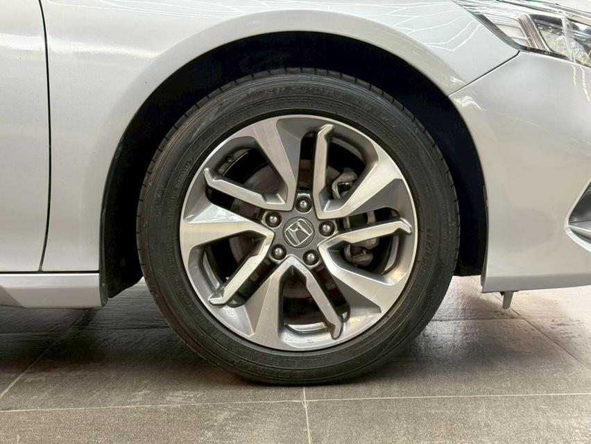 HONDA ACCORD 1.5 Turbo EL ปี2019รถบ้านแท้  ออพชั่นเต็มคัน พร้อมใช้งาน. 17