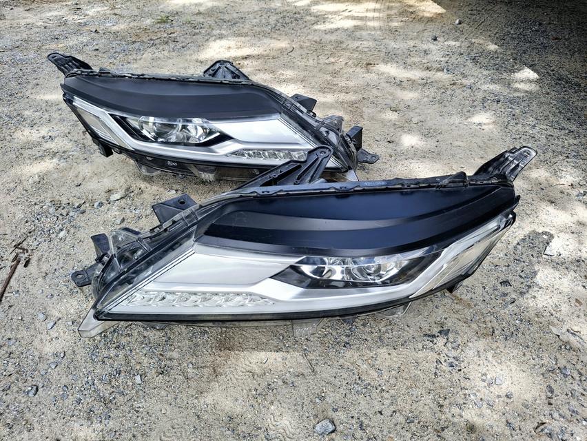 ไฟหน้าปาเจโร่ปี19-24 ของแท้มือ 2 