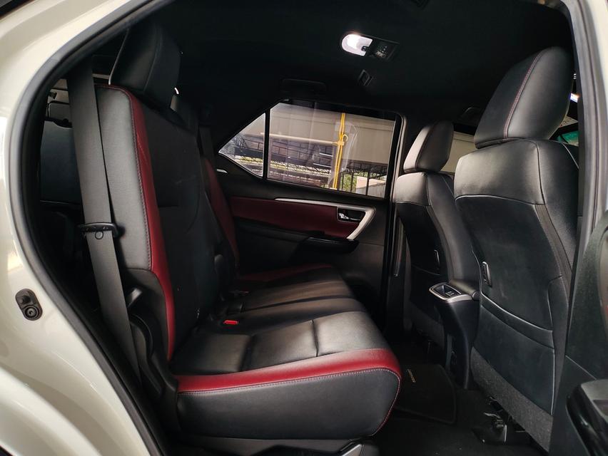 TOYOTA LEGENDER 2.4 V.2WD. ปี 2021 Mile 63,756 km. (1,150,000)  16