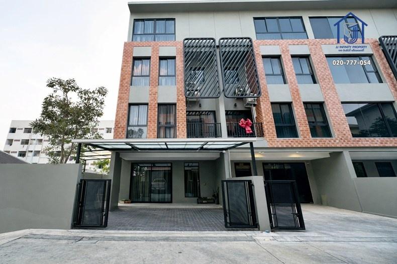 ขายทาวน์โฮม 3.5 ชั้น โครงการBritloft ถนนโชคชัย 4 แยก 28 ใกล้ MRT สถานีโชคชัย 4 พร้อมอยู่ 1
