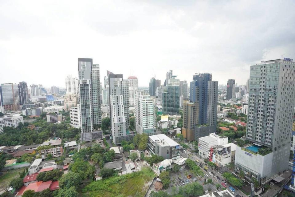 Sale / Rent Luxury condo HQ Sukhumvit 55. Size : 100 square metres Floor : 30 2 bedrooms 2 bathrooms Fully furnished Sale with tenants Sale 22.9 mil 7