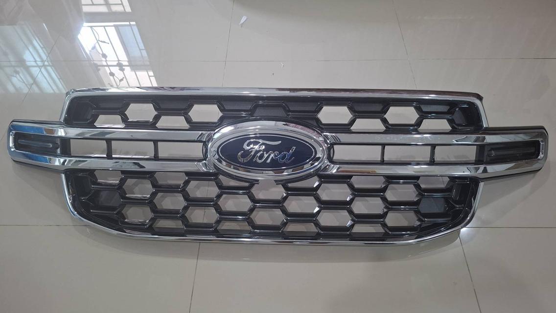 กระจังหน้ารถฟอร์ดรุ่นฟอร์ดเอเวอเรสไทเทเนียม4×2