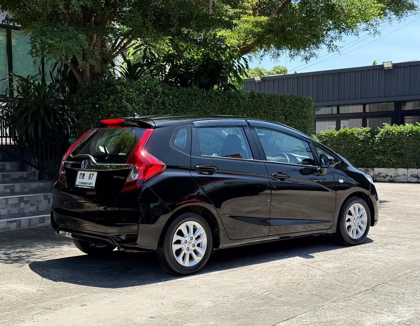 2019 HONDA JAZZ GK รถมือเดียวออกป้ายแดง รถวิ่งน้อย เข้าศูนย์ตามระยะ รถไม่เคยมีอุบัติเหตุครับ
