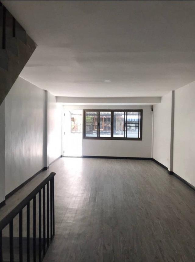 รูป ให้เช่า อาคารพาณิชย์ Home office สต๊อกสินค้า หรือ ธุรกิจ airBnb เอกมัย 180 ตรม. 18 ตร.วา ใกล้ รถไฟฟ้า BTS เอกมัย 500 ม. 3