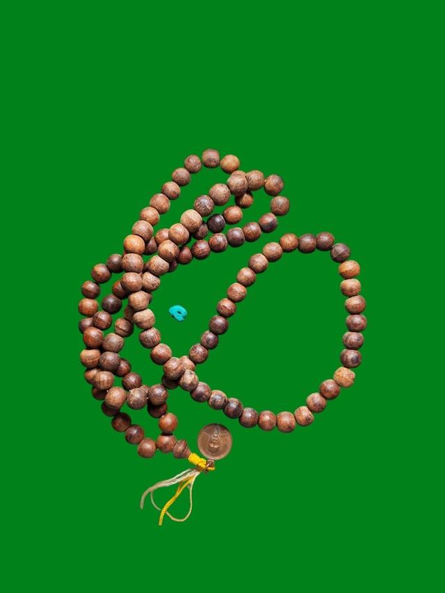 ปะคำ108ไม้แกะ เม็ดใหญ่ พิเศษติดเหรียญ หลวงพ่ออุตตมะ ปี2532 รูปย่อยที่ 2