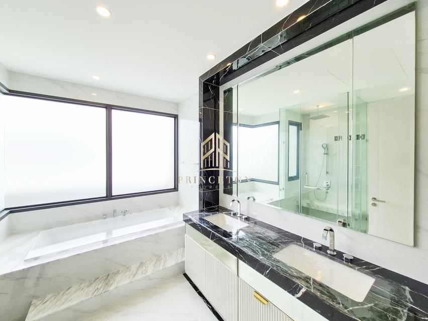 3-Storey Luxury House CINQ ROYAL The Eighteen Bangna KM.7 18