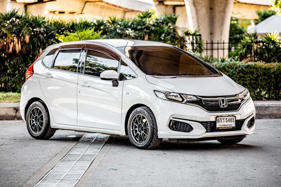 Honda Jazz 1.5 SV ปี 2018 สีขาว มือเดียวป้ายแดง  3