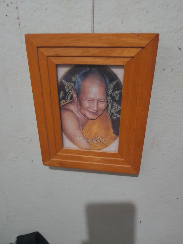 รูปภาพพระพร้อมกรอบและผ้ายัย