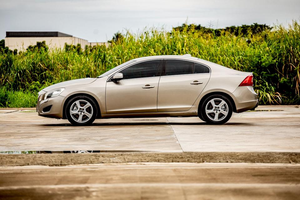 Volvo S60 S ปี 2014 สีเทา สวยสภาพดีมากๆ  10