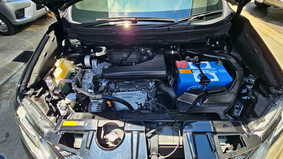 ขายรถ nissan X-Trail 2.5V 4WD ปี 2015 สีดำ เกียร์ออโต้ รูปที่ 16