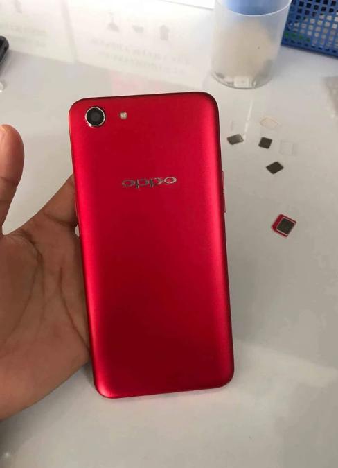 มือถือ Oppo A83 สีแดง 2