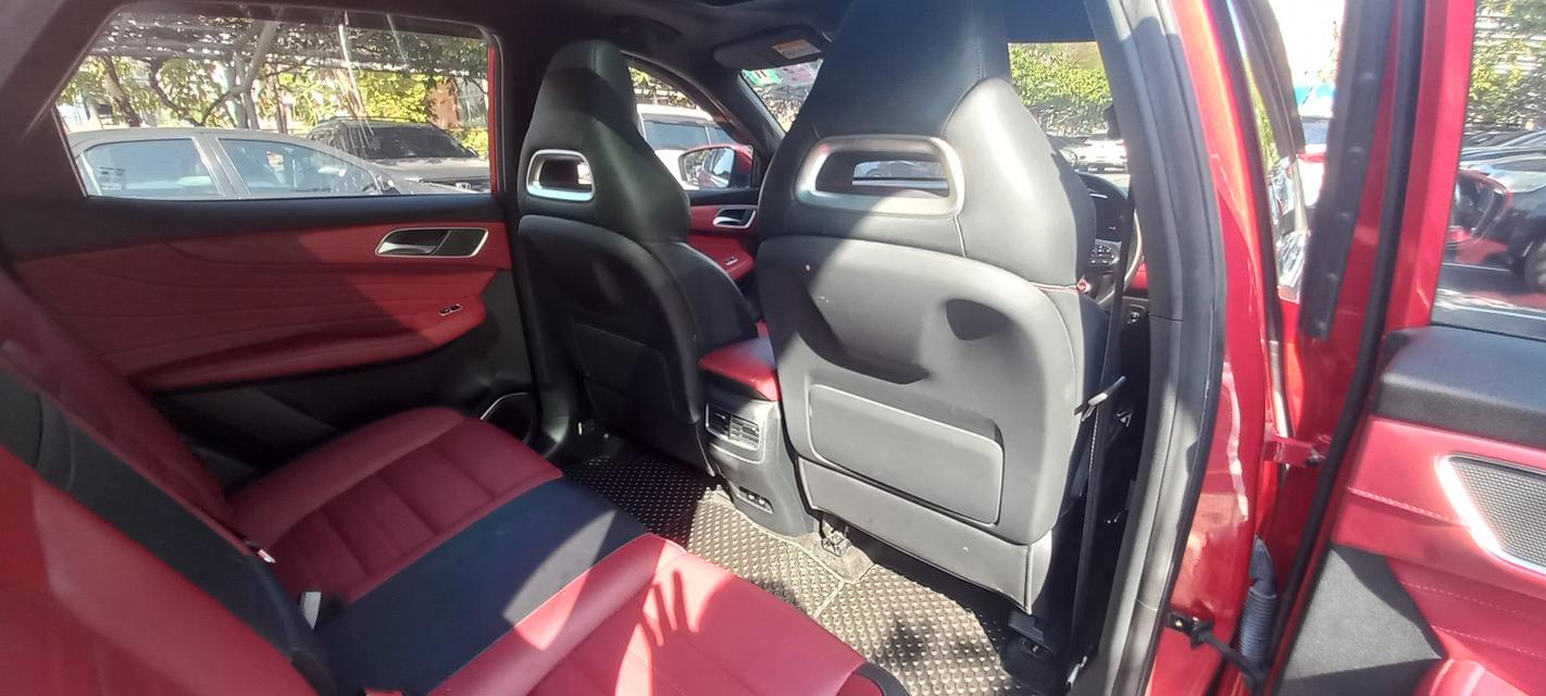 🔥 ขายด่วน! MG HS 1.5 X SUV ตัวท็อปสุด สีแดง 🔥 ✨ หลังคา Sunroof | รถบ้านมือเดียว | สภาพสวยมาก ✨ 📌 จดทะเบียน: ม.ค. 2021 📌 เครื่องยนต์: เบนซิน 1.5 Tu 17