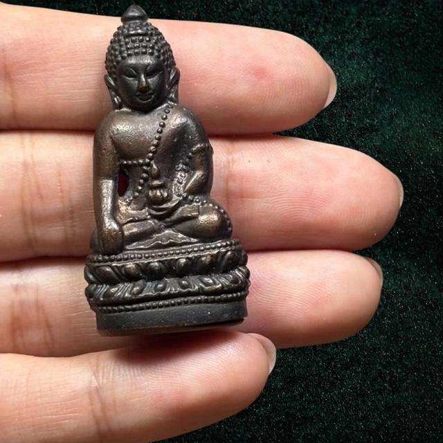 พระกริ่งจักรตรี สก. ปี 2547  สภาผู้แทนราชฏร จัดสร้าง 3