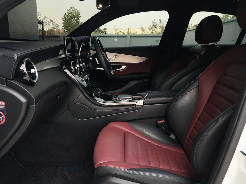 2023 Mercedes-Benz GLC 220d Coupe AMG | สีขาว เบาะแดง รูปที่ 13