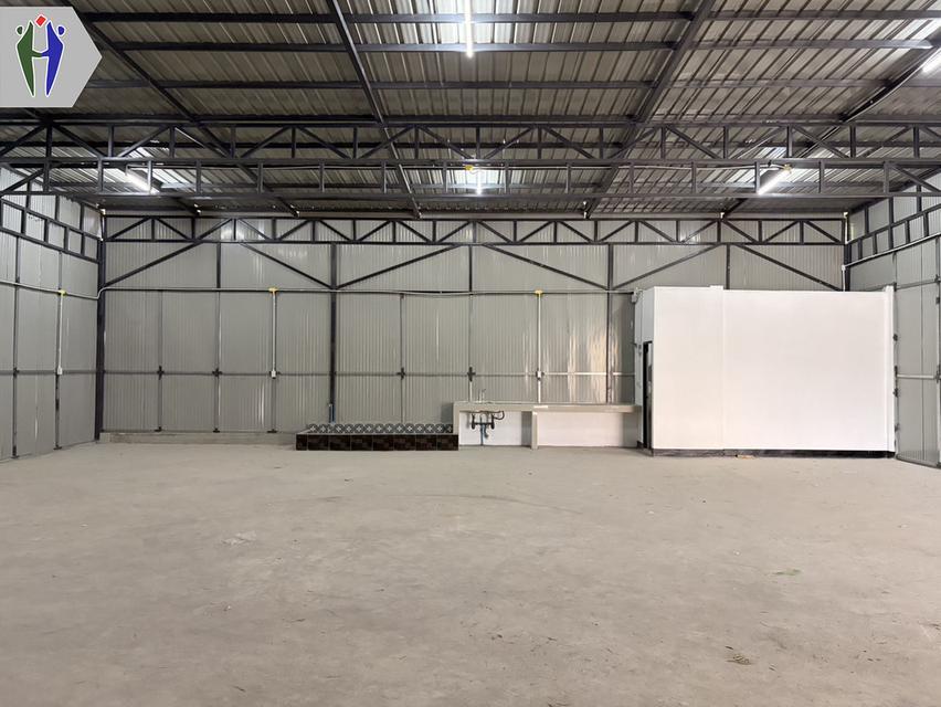 ให้เช่า โกดัง ขายของ ออฟฟิศ หรือ เปิดร้านได้ ถนนเลียบทางรถไฟ นาเกลือ - โกดังให้เช่า หน้ากว้าง 15 เมตร สูง 5 เมตร  พื้นที่ : 220 ตรม.  - 1 ชั้น สามารถท 10