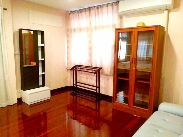 ลาดพร้าว 38-44 ใหญ่มาก ให้เช่าบ้านเดี่ยว 2 ชั้น ใหม่ทั้งหลัง 70 ตร.วา. แอร์ 5 MRTภาวนา 400ม. 280 ตร.ม.2นอน ตลาดโชคชัย 4 8