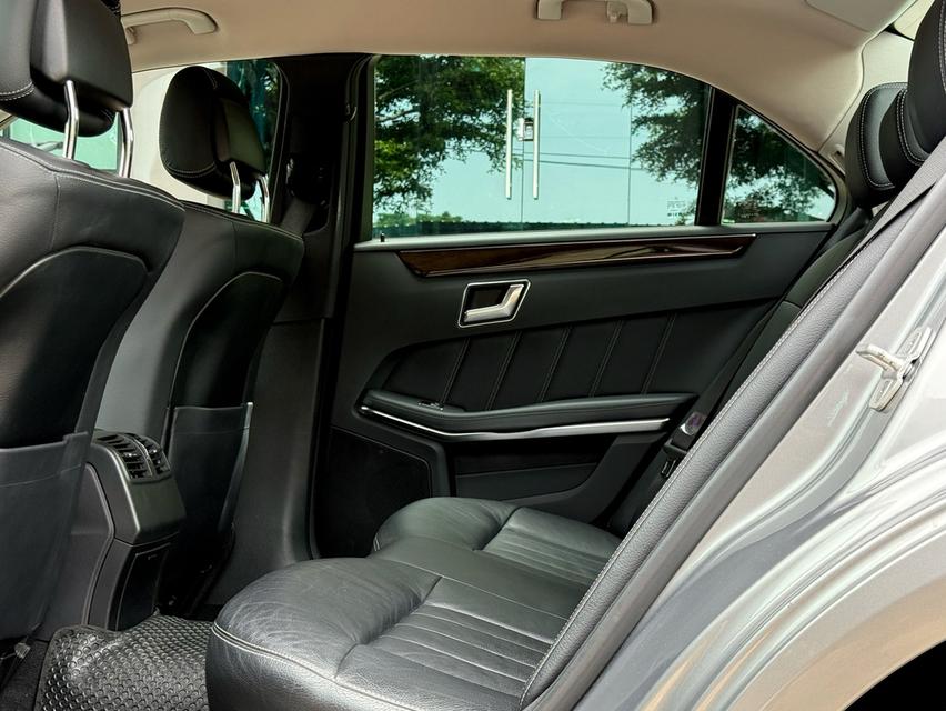 2015 BENZ E200 FACELIFT รถมือเดียวสภาพป้ายแดง 35,000 กม รถเข้าศูนย์ทุกระยะ ไม่เคยมีอุบัติเหตุครับ 14