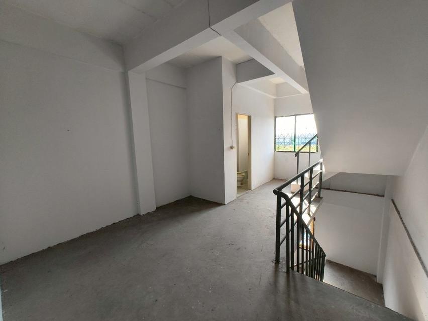 ให้เช่าหรือขาย อาคารพาณิชย์ 4 ชั้น 2 คูหา คูหาละ 20 ตร.ว. ติดถนนเศรษฐกิจ 1 ตำบลนาดี เมืองสมุทรสาคร 8