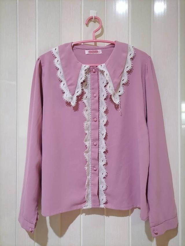 เสื้อวินเทจสีชมพู ปกบัวแต่งลูกไม้