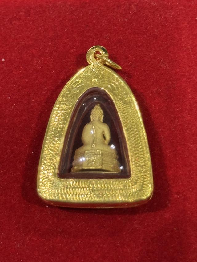 พระพุทธโสธร วัดโสธรวราราม รุ่นอุดมโชคโภคทรัพย์ เนื้อทองคำ พิมพ์กลาง พ.ศ 2550 จังหวัดฉะเชิงเทรา รูปที่ 2