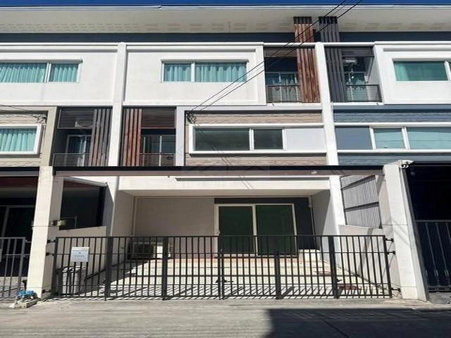 PB5609 ให้เช่าทาวน์โฮม 3 ชั้น โครงการ พาทิโอ PATIO บางนา-วงแหวน ซอยกิ่งแก้ว 25/1 ใกล้สนามบินสุวรรณภูมิ บ้านเปล่าไม่มีเฟอร์นิเจอร์