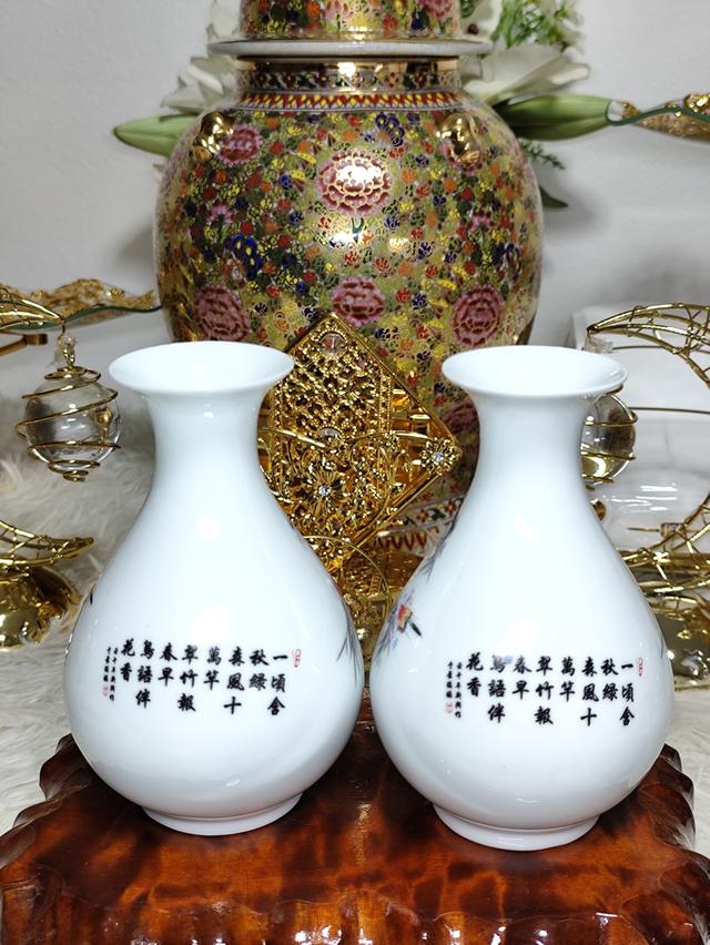 แจกันกระเบื้องเนื้องบางทรง ลูกแพร์ "ทรงอวี่หูชุน" (Yuhuchunping - 玉壶春瓶)  ลวดลายนกเกาะบนกิ่งไผ่และดอกไม้ รูปที่ 3