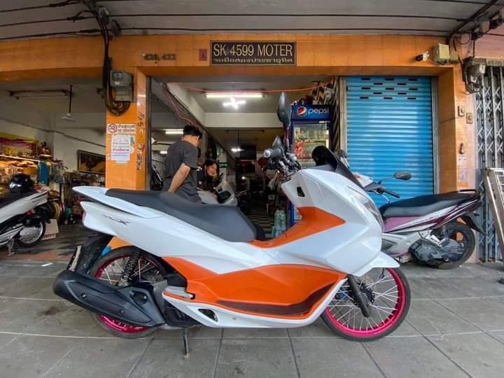 PCX ขาวส้ม 2