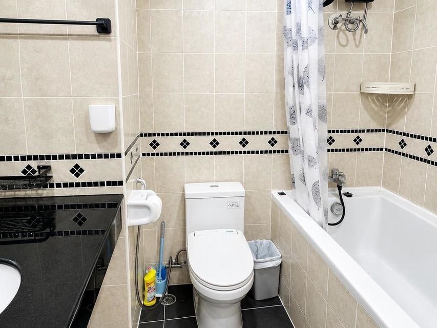 For Rent — 2-Bedroom Condo at Royal Hill Resort, Thappraya RoadSpacious condo for rent at Royal Hill Resort, Building B, located on Thappraya Road. 16