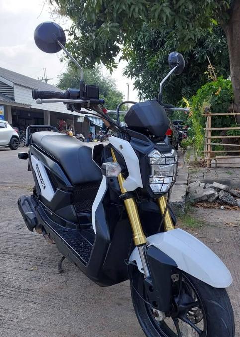 Honda Zoomer X สีขาว 3