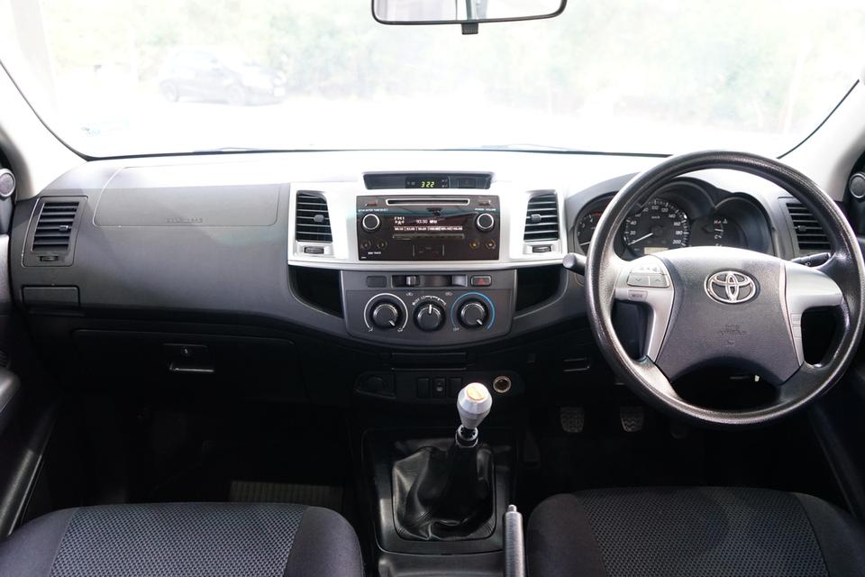 2015 TOYOTA VIGO 2.5E 8