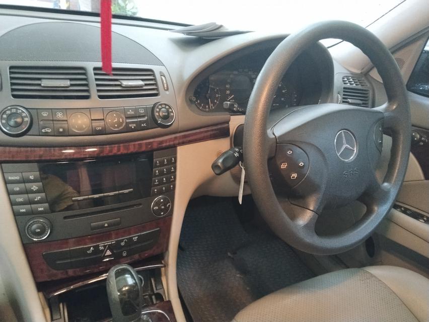 รถเบ็นซ์ e220 CDI ดีเซลออกห้าง มือเดียว รถบ้านสภาพดี  ในกทม รูปที่ 3