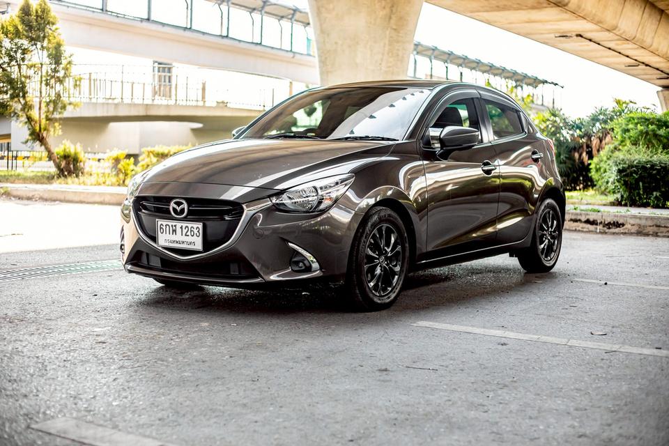 Mazda2 1.3 HighConnect Sport ปี 2017 สีน้ำตาล มือเดียวป้ายแดง